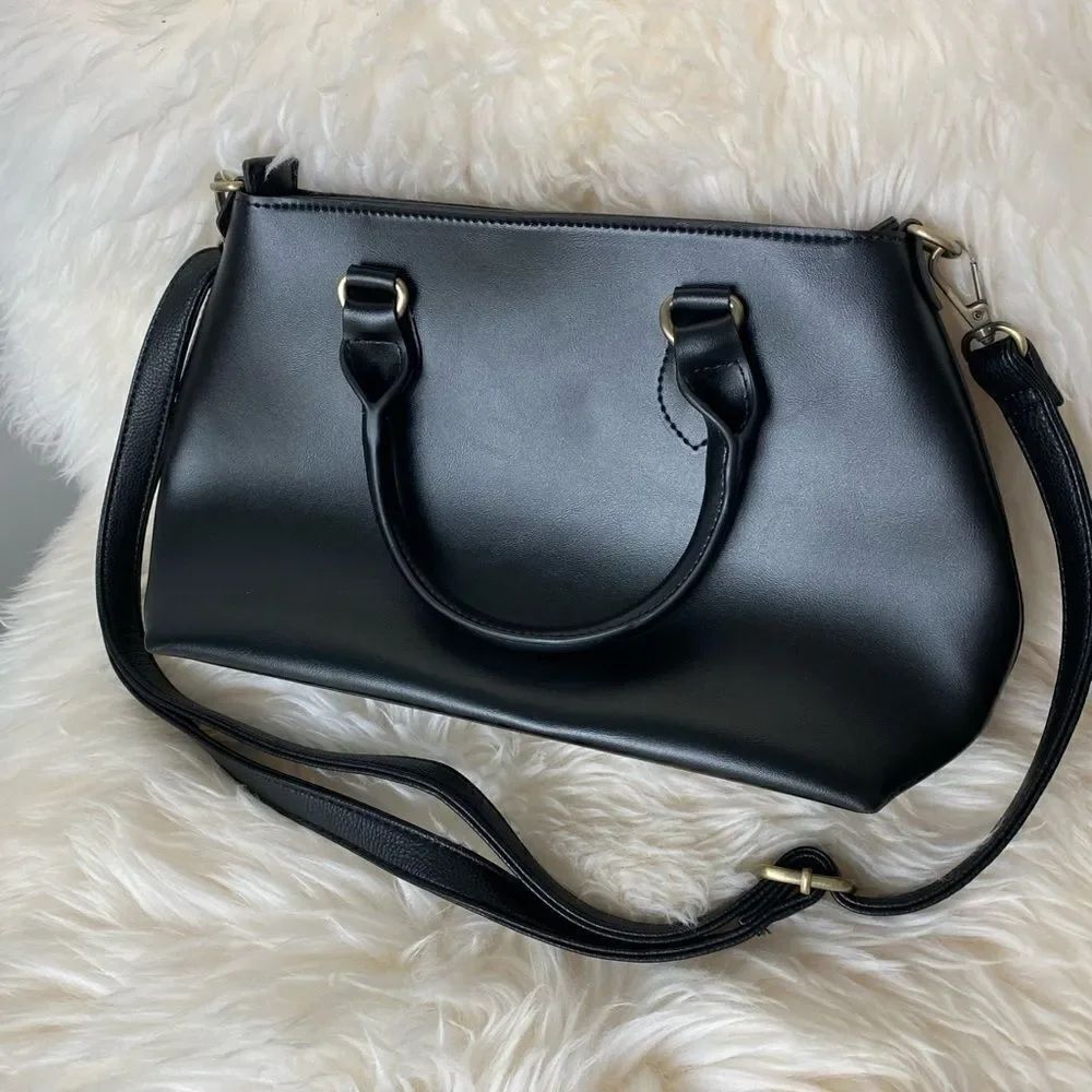 Black crossbody unknown brand
